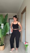 KEMERLİ PENSLİ KUMAŞ PANTOLON SİYAH