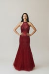 bordo halter yaka balık taşlı abiye