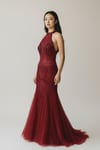 bordo halter yaka balık taşlı abiye