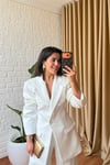 Belden Oturan Vatkalı Beyaz Blazer