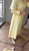 LAVERA Aplik Detaylı Elbise | Soft Sarı
