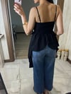 Asimetrik Kesim Dökümlü Askılı Bluz Siyah