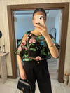 Siyah Tül Üzerine Renkli Çiçek Nakışlı Bluz