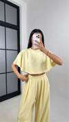 Kadın Dökümlü Crop Tişört ve Pantolon Takımı - SARI