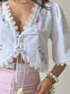 Kadın Nakış Detaylı Bağlamalı Crop Bluz - Beyaz, Pembe