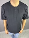 SİYAH HENLEY YAKA T-SHİRT 7021