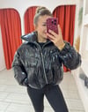 Şişme Parlak Kısa Siyah Mont