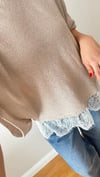 Modern Kesim Dantel Detaylı Triko Bluz Bej