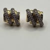 Çapraz Detaylı Taşlı Halka Tasarım Altın Görünümlü Küpe