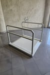 İMMAX Rampalı Tutunma Barlı Diyaliz Baskülü 600 KG 90x110 Cm Şarjlı