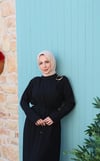  Toka Detaylı Kapaklı  Bağlamalı Tesettür Elbise Siyah HNT8592