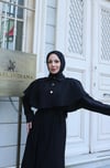Pelerin Detaylı Bağcıklı  Tesettür Elbise Siyah  HNT1010