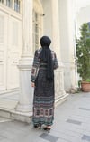 Desenli Boydan Piliseli Kemerli Şifon Elbise Siyah HNT2968
