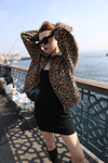 Taş Detaylı Leopar Ceket