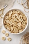 15 mm 50’li Ahşap Çiçek Düğme – DIY, Amigurumi ve Bebek Ürünleri İçin