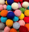 Karışık Renk 2 cm Yün Keçe Topları - 50'li Paket (El Yapımı - Merinos Yünü)
