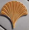 Armada Çini 17x17 cm Karamel İstiridye Balık Pulu Seramik