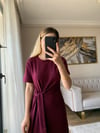Yan Bağlamalı Yırtmaçlı Bordo Modal Elbise