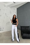 BEYAZ BAGGY PANTOLON YANLARI SİYAH DETAY ŞERİTLİ BELİ LASTİKLİ