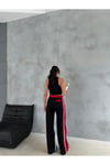 ÖNÜ MAVİ KOT ARKASI 3 İPLİK BAGGY PANTOLON YANLARDAN KIRMIZI ŞERİTLİ BELİ LASTİKLİ
