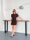 Minimal Çizgisi ve Modern Omuz Detaylı Mini Elbise Kahve