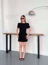 Minimal Çizgisi ve Modern Omuz Detaylı Mini Elbise Siyah