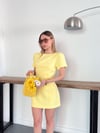 Minimal Çizgisi ve Modern Omuz Detaylı Mini Elbise Sarı