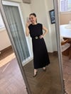 Siyah Piliseli Kemerli Elbise