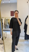 DANTEL DETAY ASİMETRİK SİYAH TİŞÖRT