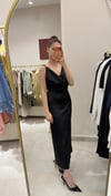 OMZU TAŞ DETAYLI KIRIŞIK KUMAŞ ELBİSE