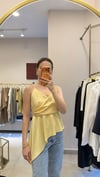 SARI SATEN DETAYLI ASKILI BLUZ