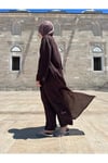 ÖN BOYDAN GİZLİ DÜĞMELİ KAHVERENGİ PANTOLONLUABAYA TAKIM