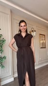 Kahve Tensel Kumaş Belden Bağlamalı Yırtmaç Detaylı Elbise