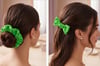 Neon Rush Serisi: Neon Yeşil Hologram Boncuklu Scrunchie ve Fiyonk Toka Seti