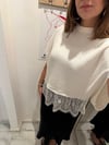 EKRU ETEK UCU DANTELLİ TRİKO BLUZ