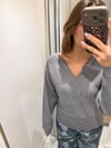 Gri V yaka Belden Oturtmalı Triko Kazak
