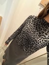 LEOPAR DESENLİ DİK YAKA BLUZ