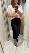 SİYAH BELİ LASTİKLİ MİDİ BOY SATEN ETEK