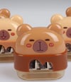 Capybara Figürlü Çift Girişli Hazneli Kalemtıraş