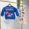 Cherry Wheels Kaykay & Kiraz Baskılı Mavi Sweatshirt Krem Desenli Eşofman Altı Unisex İkili Takım