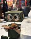 Kitap Okuyan Robot (Yeşil)