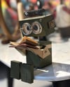 Kitap Okuyan Robot (Yeşil)