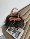 LOUIS VUITTON Deri İthal Çanta Paslanmaz Çelik malzeme kullanarak tasarlanmıştır