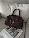 LOUIS VUITTON Deri İthal Çanta Paslanmaz Çelik malzeme kullanarak tasarlanmıştır