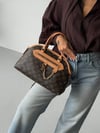 LOUIS VUITTON Deri İthal Çanta Paslanmaz Çelik malzeme kullanarak tasarlanmıştır