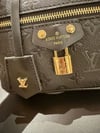 LOUIS VUITTON Hakiki deri paslanmaz çelik aksesuarlı çift askılı çanta