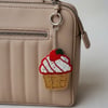 Cupcake Charmı – El İşlemeli Boncuk Detaylı Charm