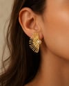 Gold Yelpaze Tasarım İnci Detaylı Küpe | Modern Statement Kadın Küpe