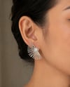 Gümüş Yelpaze Tasarım İnci Detaylı Küpe | Modern Statement Kadın Küpe