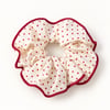 Krem Kırmızı Puantiyeli Fırfır Kenarlı Scrunchie Saç Tokası